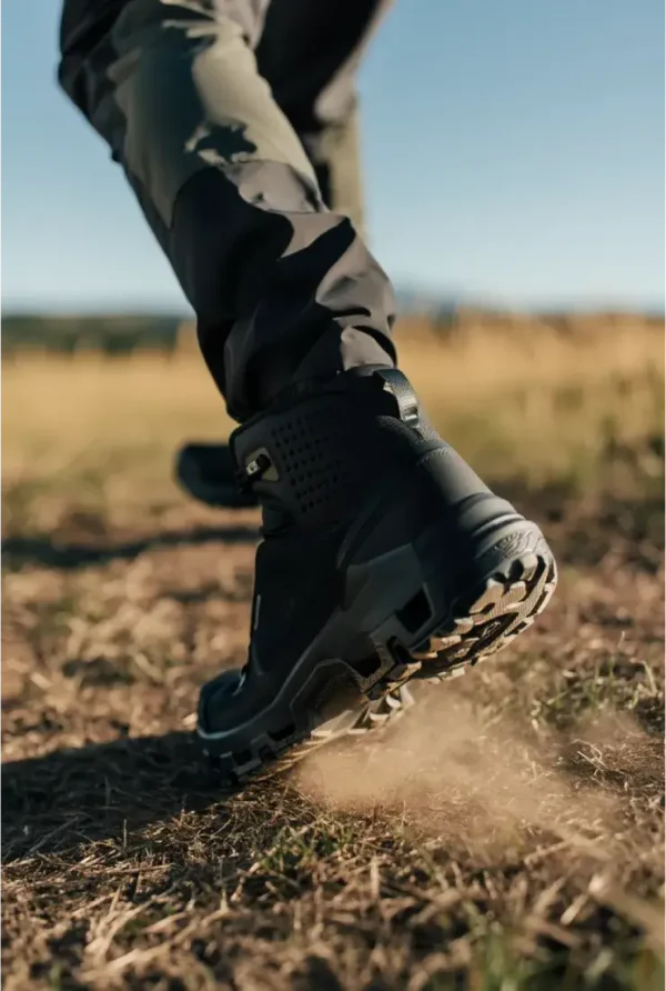 On Cloudrock Mid Waterproof