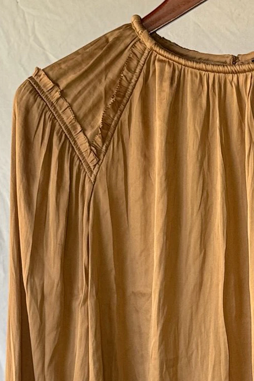 Blusa cuello Camel