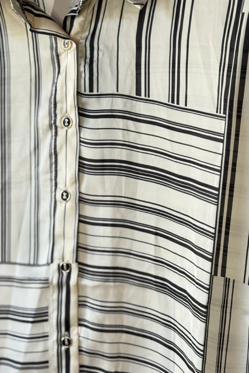Camisa con Diseño en Rayas480