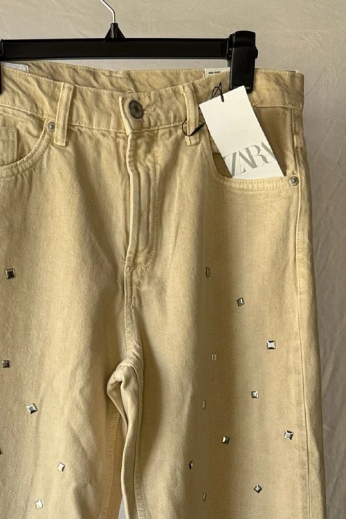 Pantalon Jeans con Remache