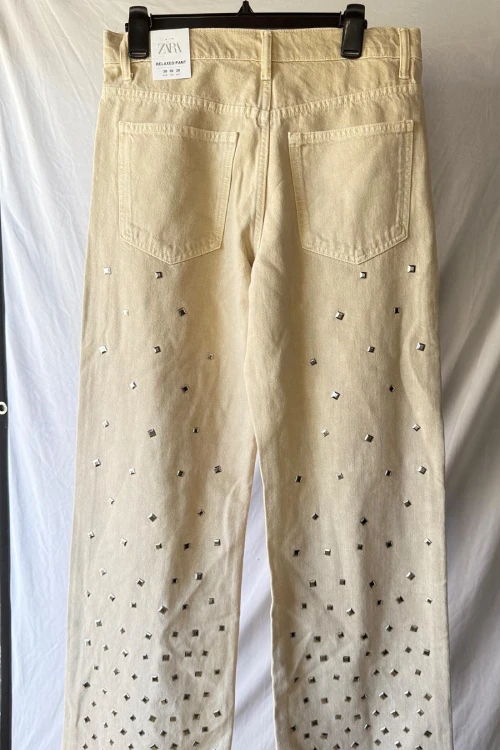 Pantalon Jeans con Remache