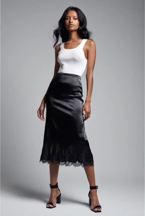 Falda Lisa con Encaje